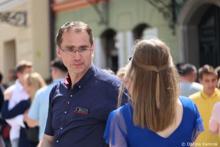 Kamnik danes v znamenju maturantske četvorke, v kateri je zaplesalo preko 200 maturantk in maturantov (103)